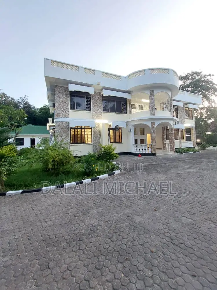 8bdrm Bungalow in Mikocheni for rent