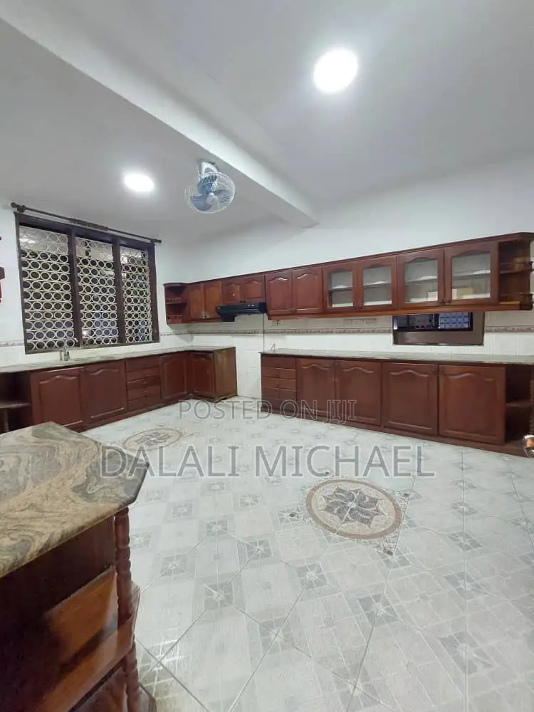 8bdrm Bungalow in Mikocheni for rent
