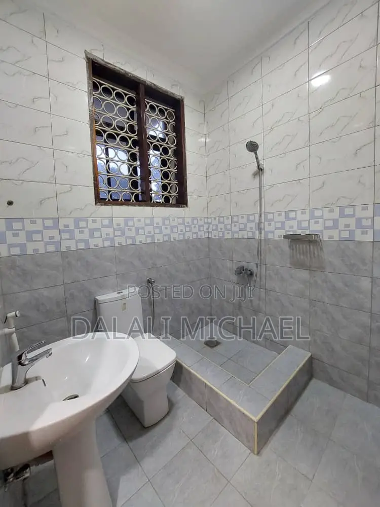 8bdrm Bungalow in Mikocheni for rent