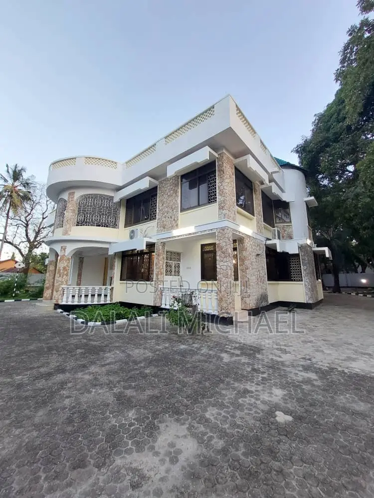 8bdrm Bungalow in Mikocheni for rent
