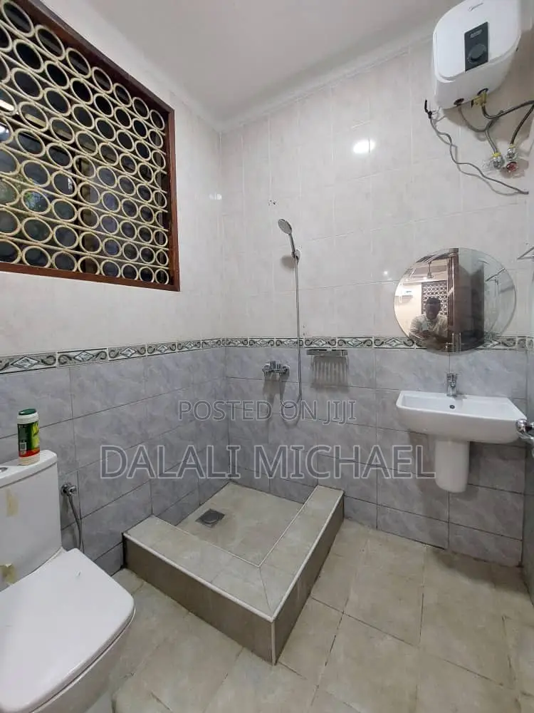 8bdrm Bungalow in Mikocheni for rent