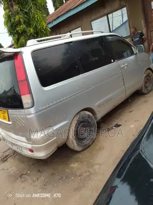 Toyota Noah 2005 Silver