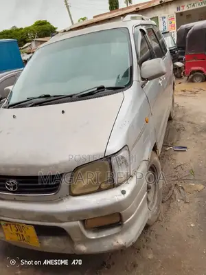 Toyota Noah 2005 Silver