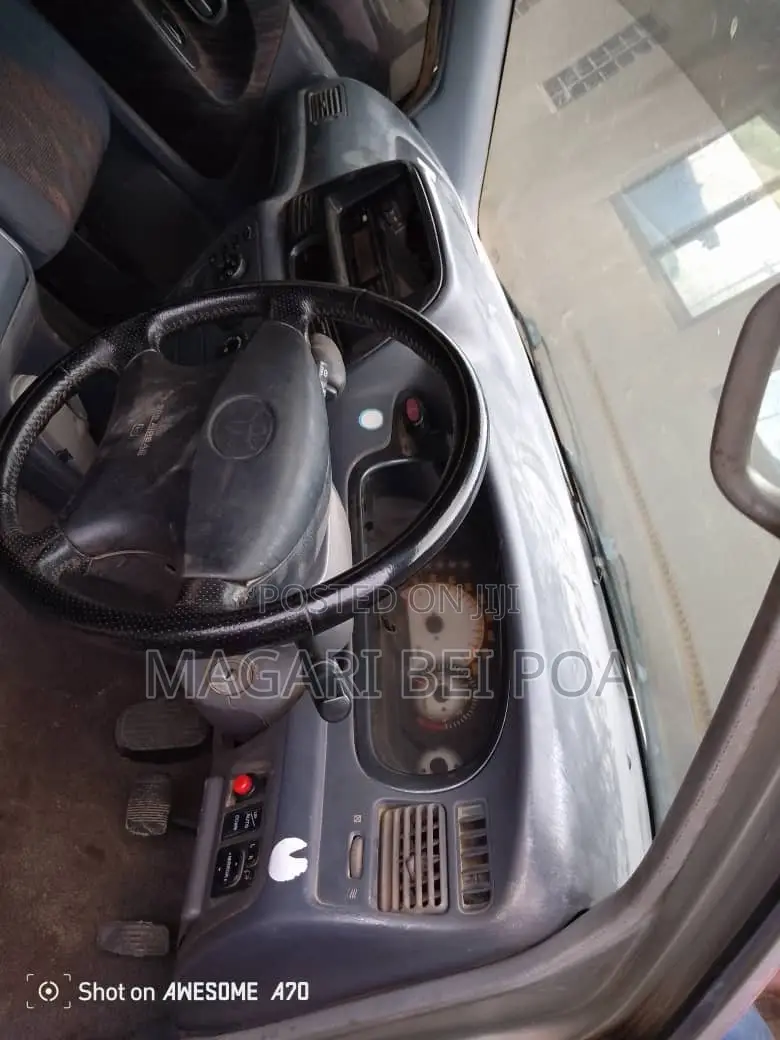 Toyota Noah 2005 Silver