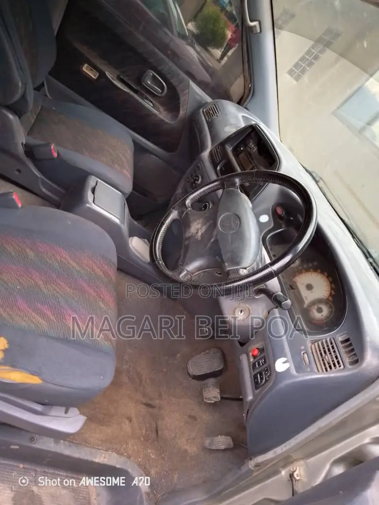 Toyota Noah 2005 Silver
