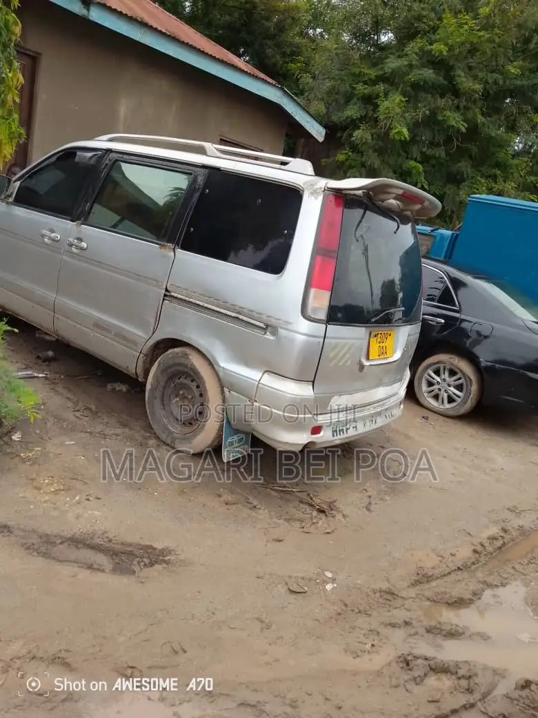 Toyota Noah 2005 Silver
