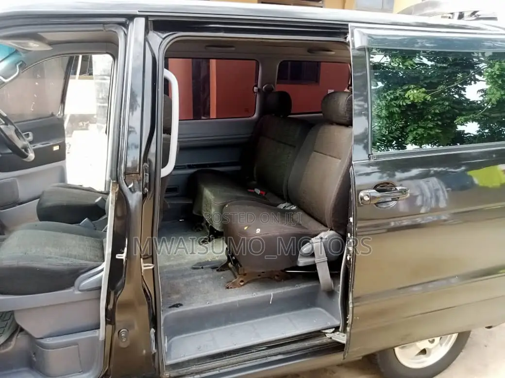 Toyota Noah 2003 Black