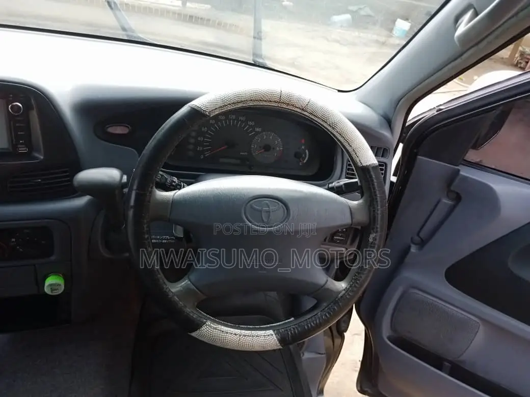 Toyota Noah 2003 Black
