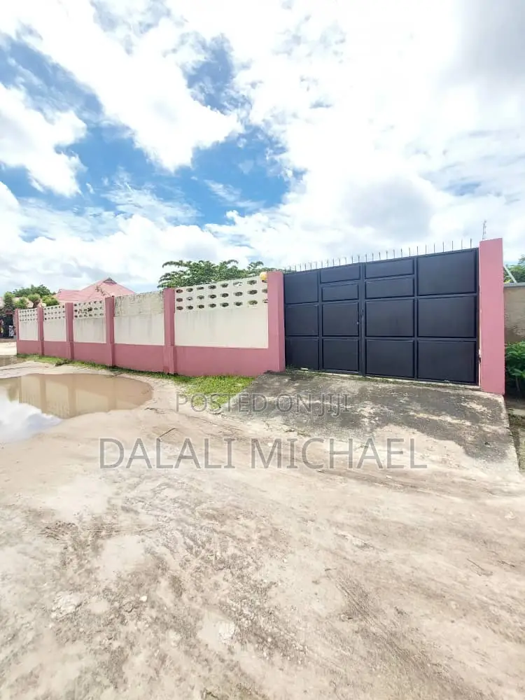 4bdrm House in Tegeta, Kunduchi for sale
