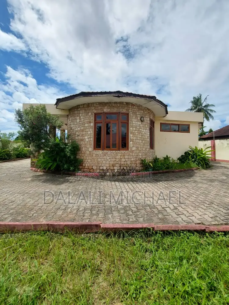4bdrm House in Tegeta, Kunduchi for sale
