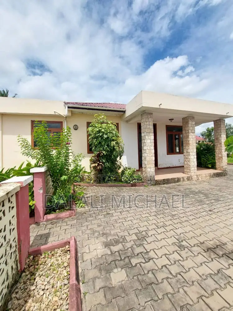 4bdrm House in Tegeta, Kunduchi for sale