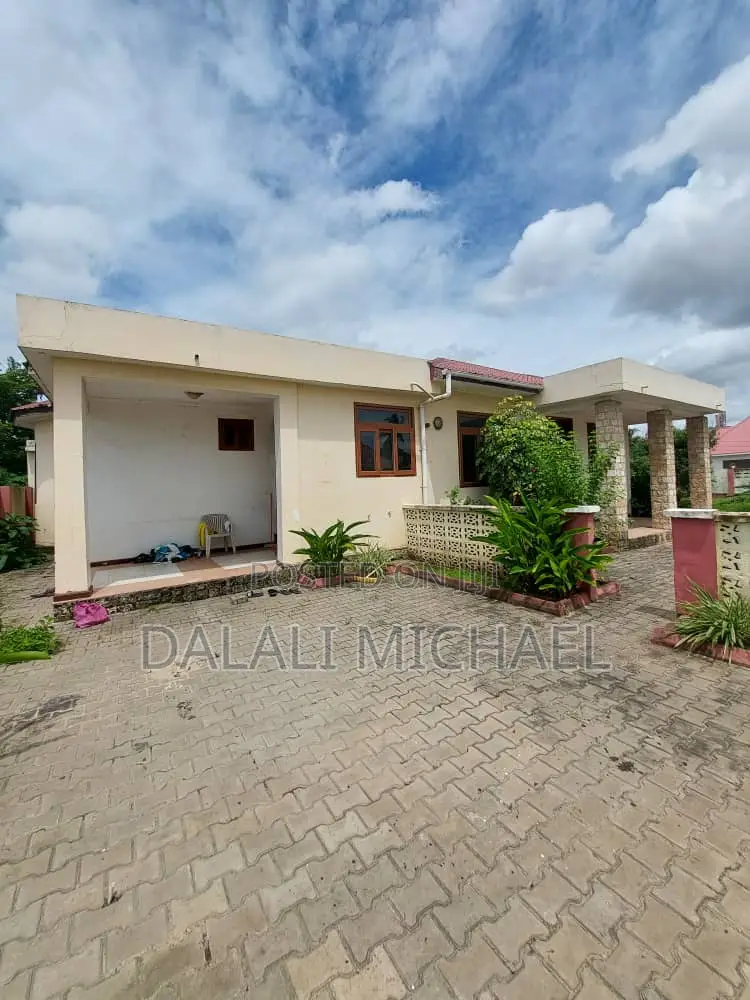 4bdrm House in Tegeta, Kunduchi for sale
