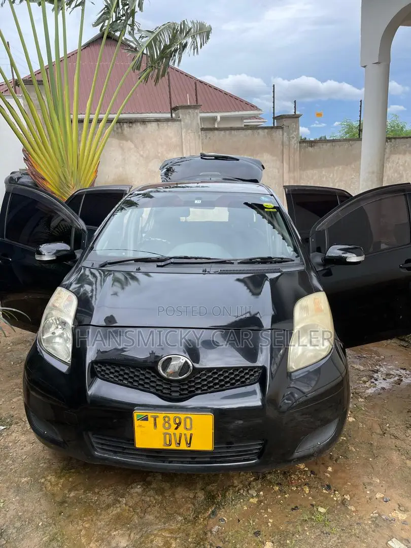 Toyota Vitz 2005 Black