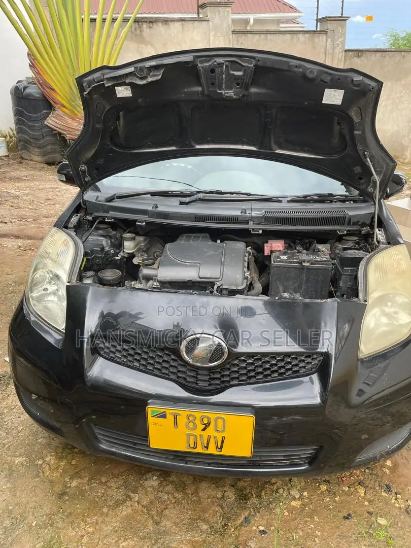 Toyota Vitz 2005 Black