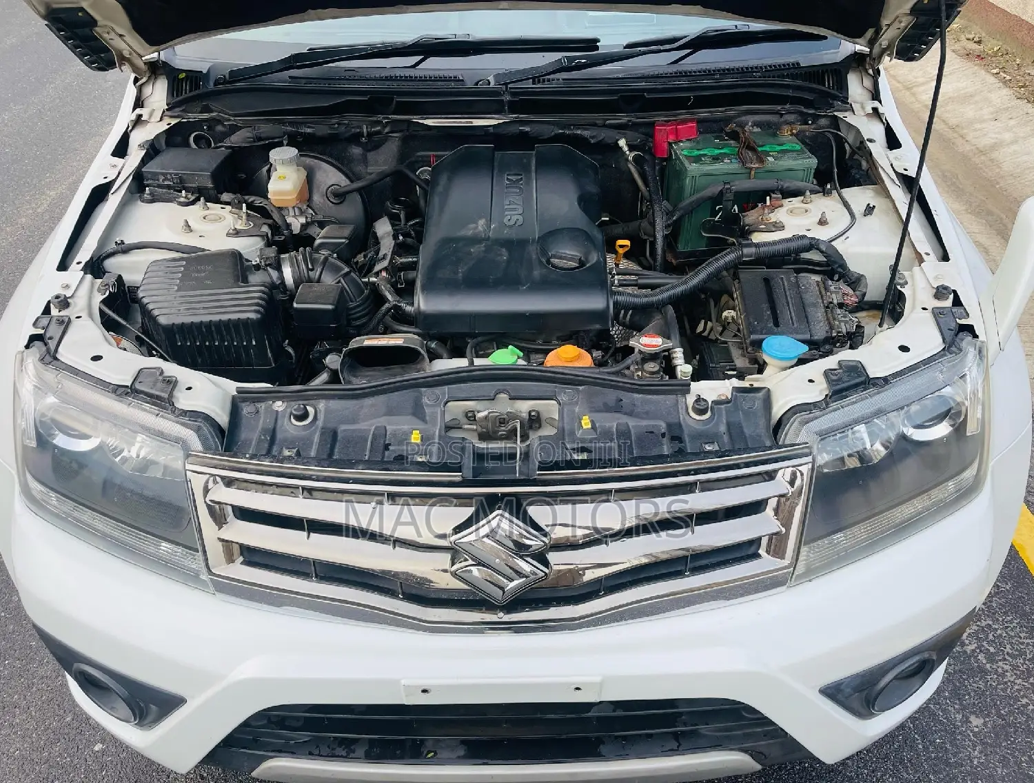 Suzuki Escudo 2013 White