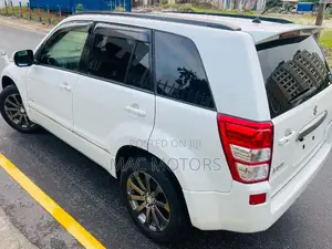 Suzuki Escudo 2013 White