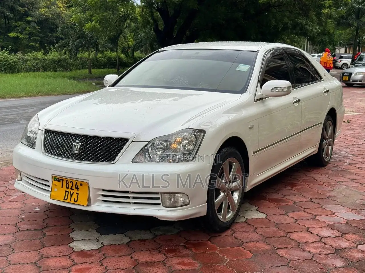 Toyota Crown Royale 2005 White