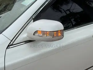 Toyota Crown Royale 2005 White