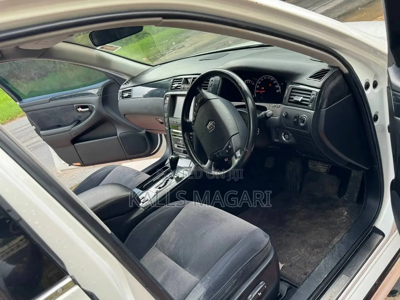 Toyota Crown Royale 2005 White