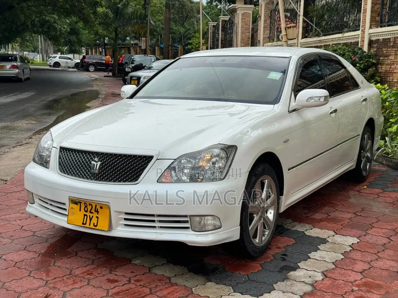 Toyota Crown Royale 2005 White