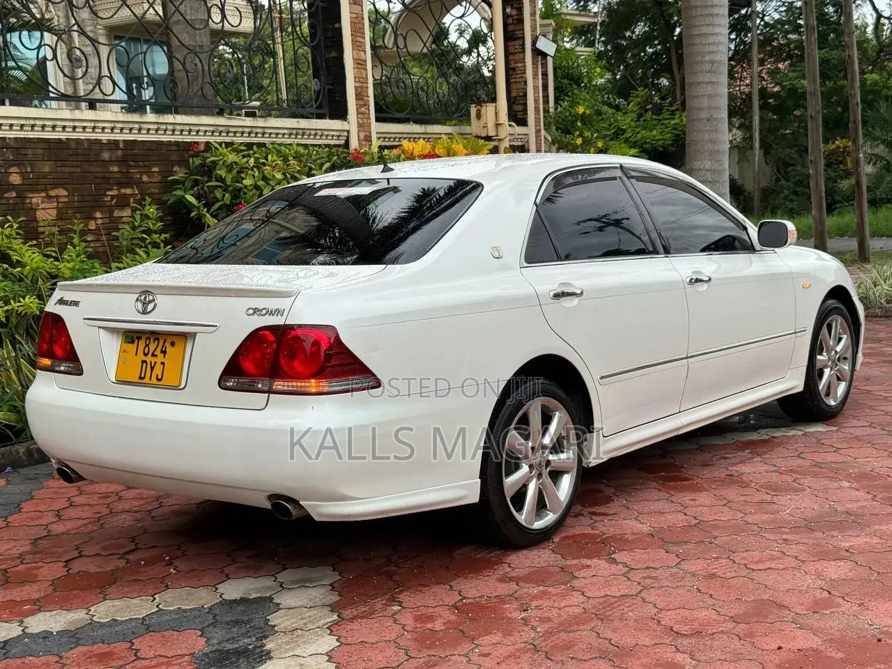 Toyota Crown Royale 2005 White