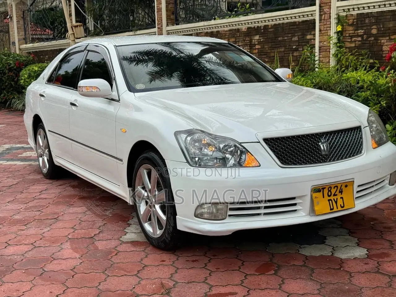 Toyota Crown Royale 2005 White