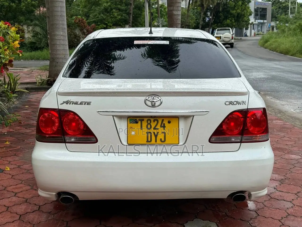 Toyota Crown Royale 2005 White