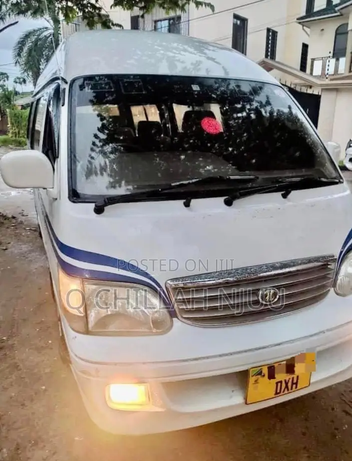 Toyota HiAce 2009 White