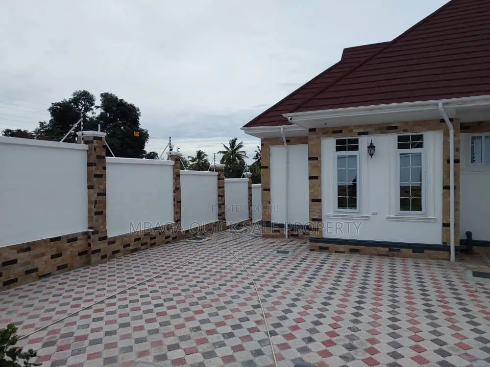 5bdrm Bungalow in Goba  Kwa  Awadh for sale