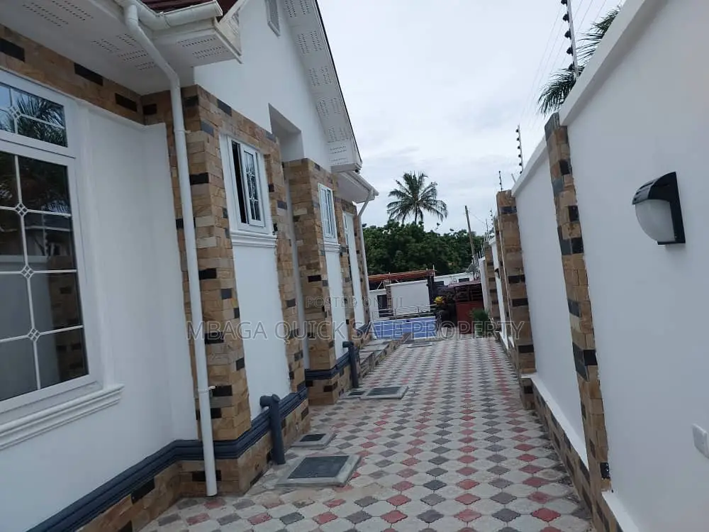 5bdrm Bungalow in Goba  Kwa  Awadh for sale