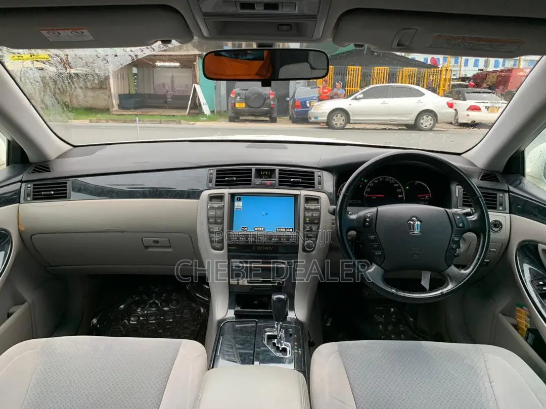 Toyota Crown 2006 White