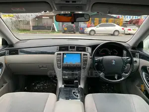 Toyota Crown 2006 White