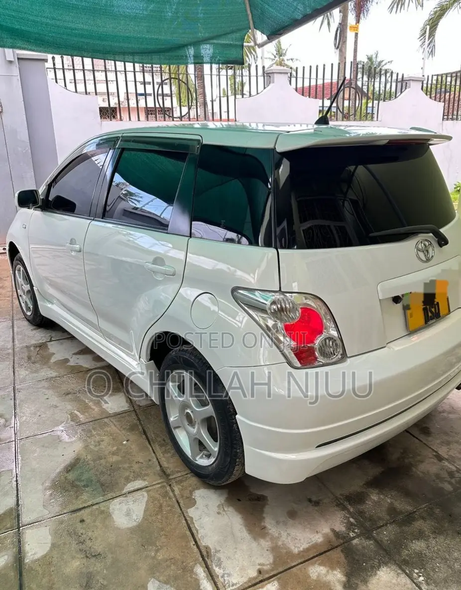 Toyota IST 2005 White
