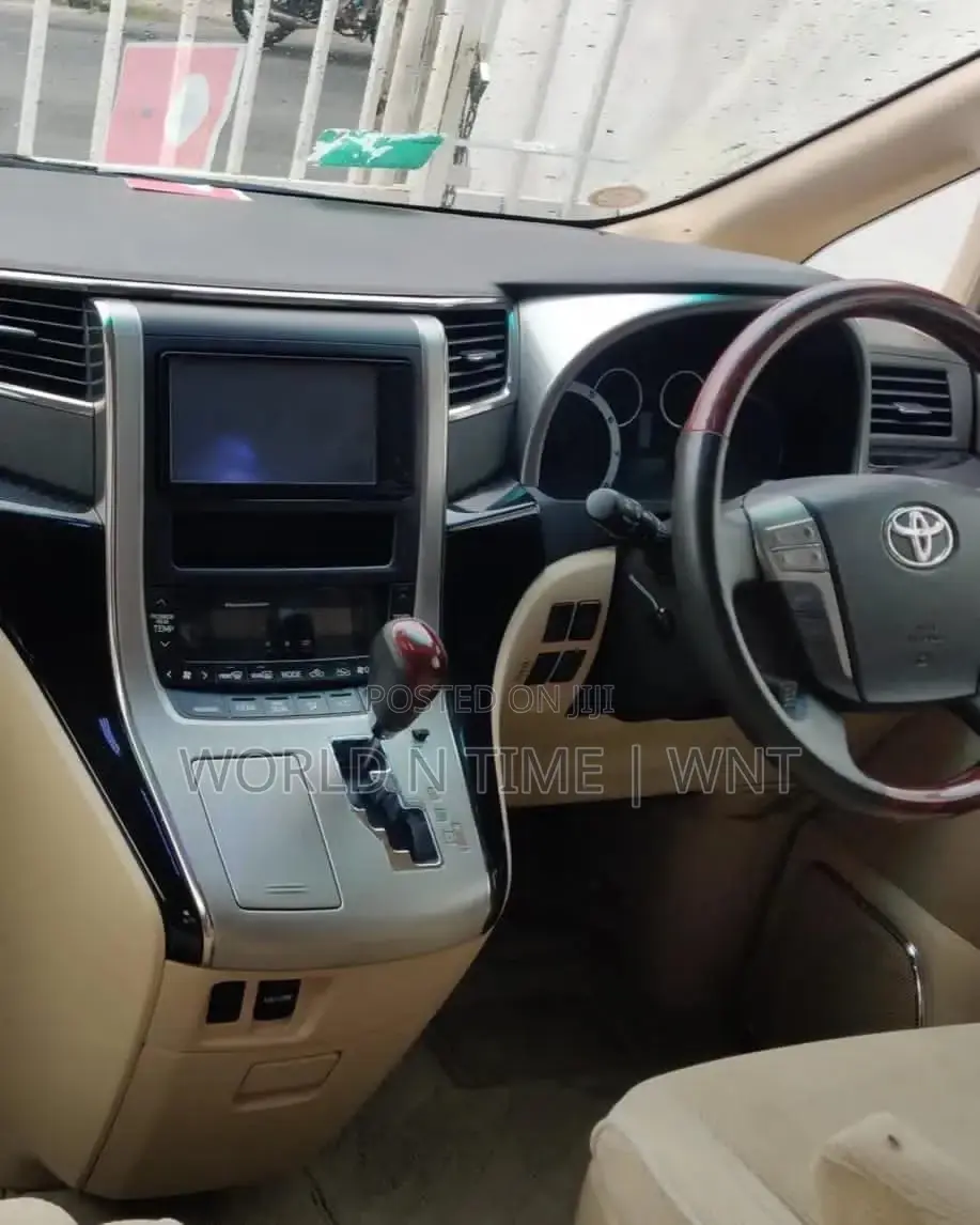 Toyota Vellfire 2009 White