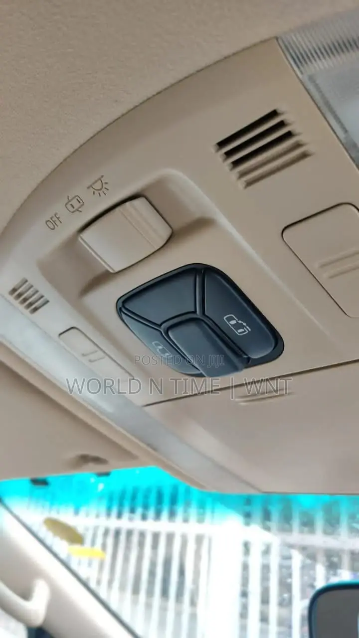 Toyota Vellfire 2009 White