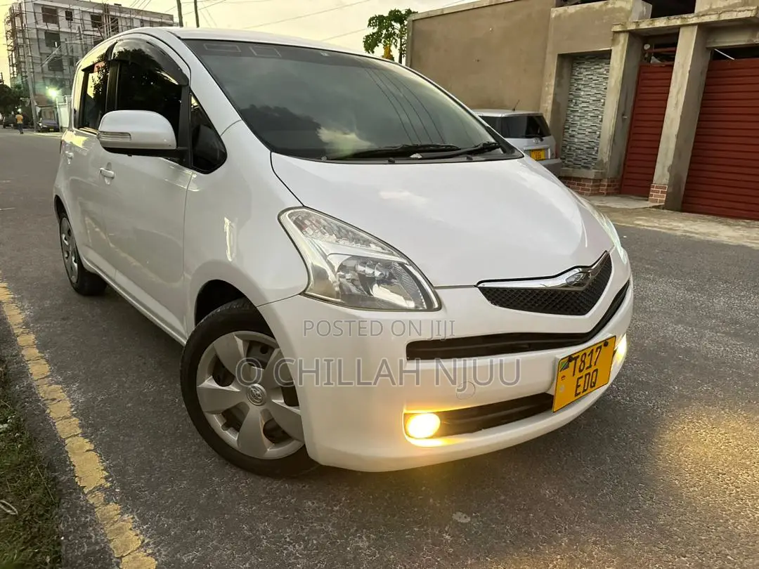 Toyota Ractis 2006 White
