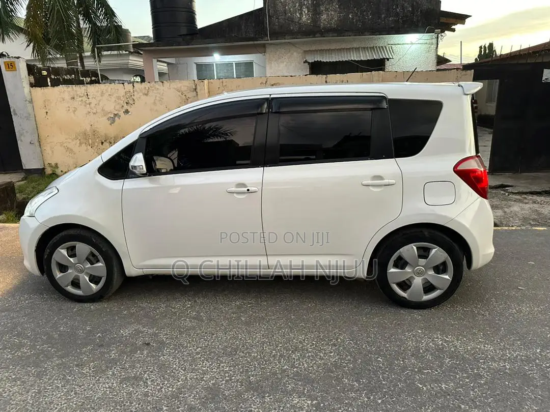 Toyota Ractis 2006 White