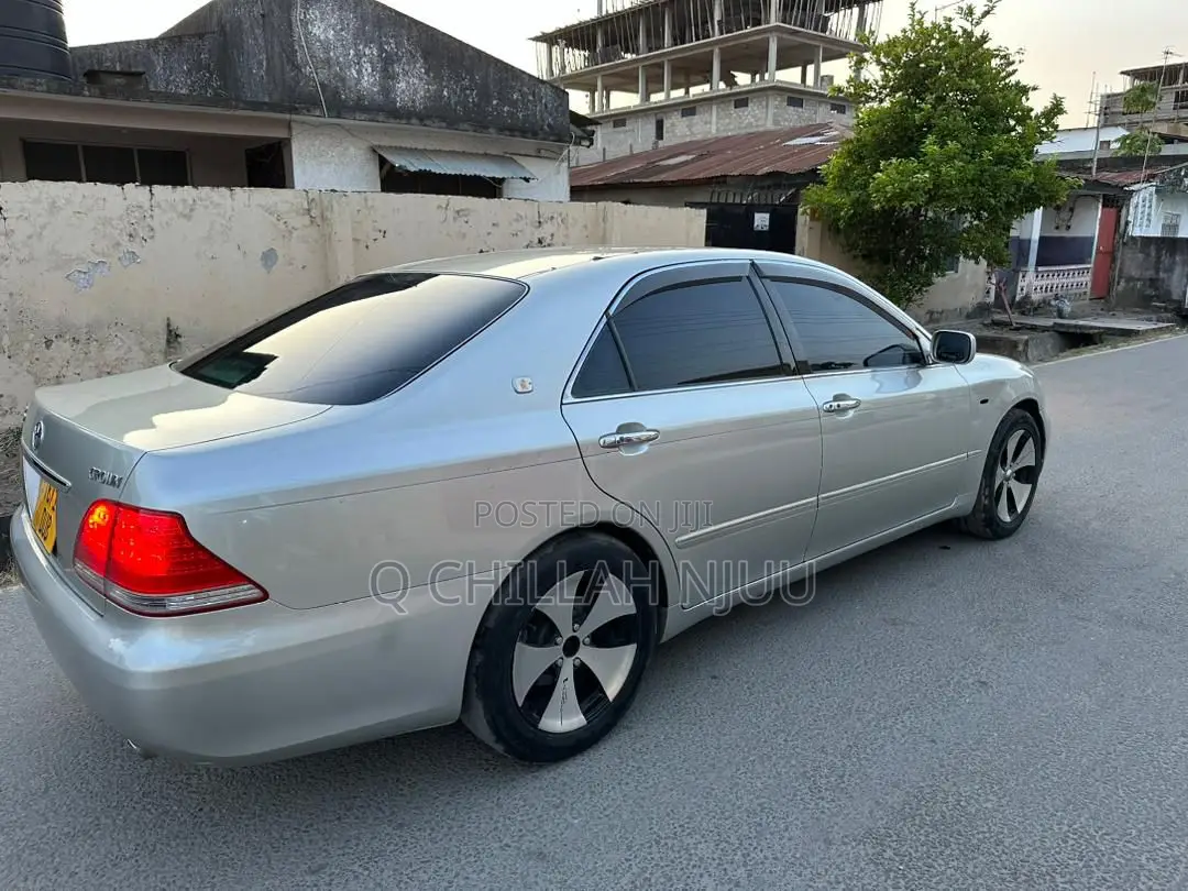 Toyota Crown Royale 2005 Silver