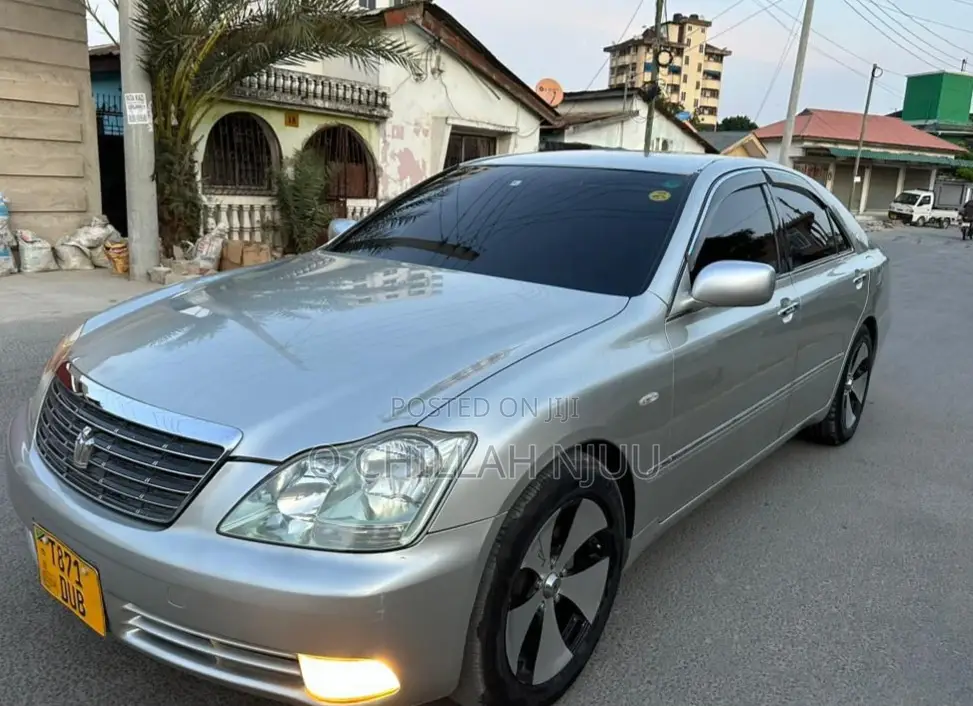 Toyota Crown Royale 2005 Silver