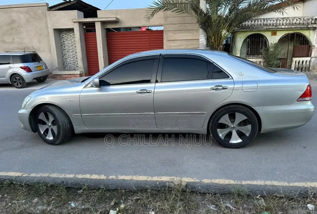Toyota Crown Royale 2005 Silver