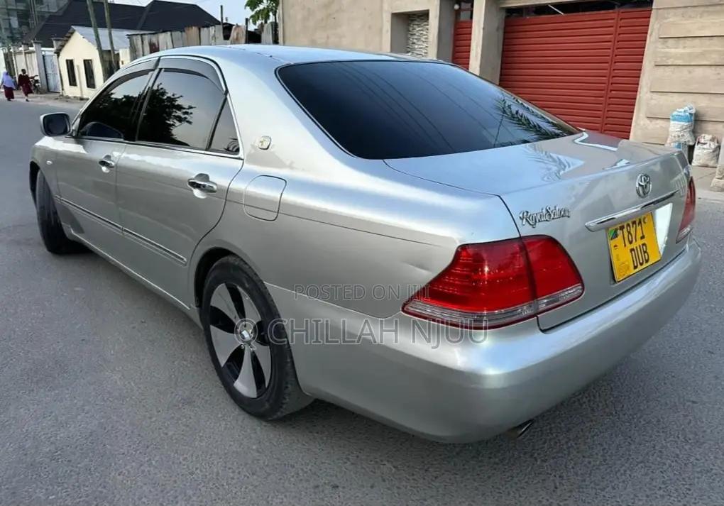 Toyota Crown Royale 2005 Silver
