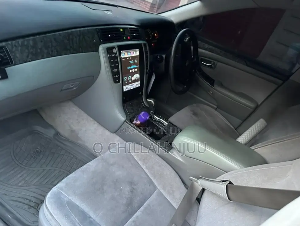 Toyota Crown Royale 2005 Silver