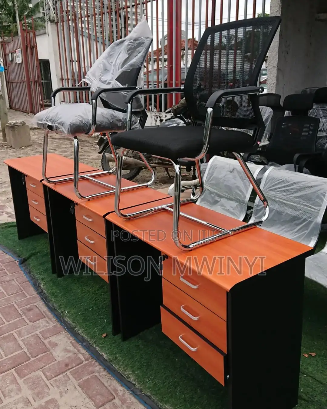 Meza Na Kiti(Table and Chair)
