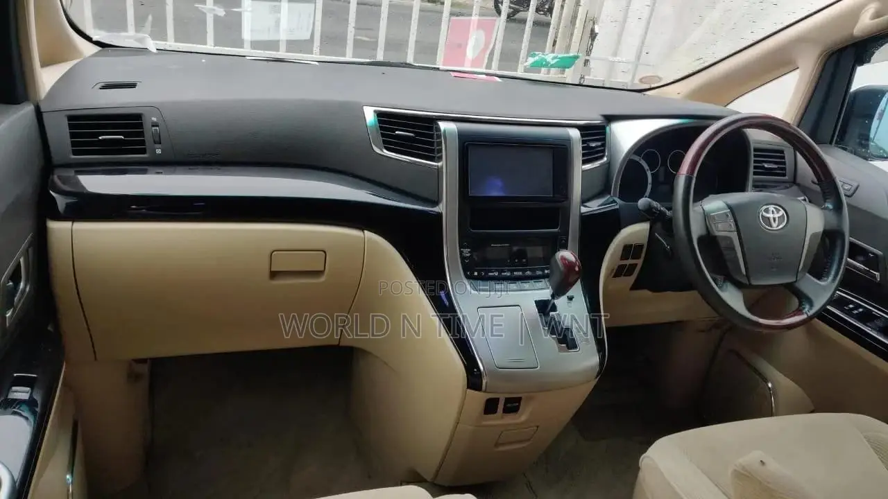 Toyota Vellfire 2009 White