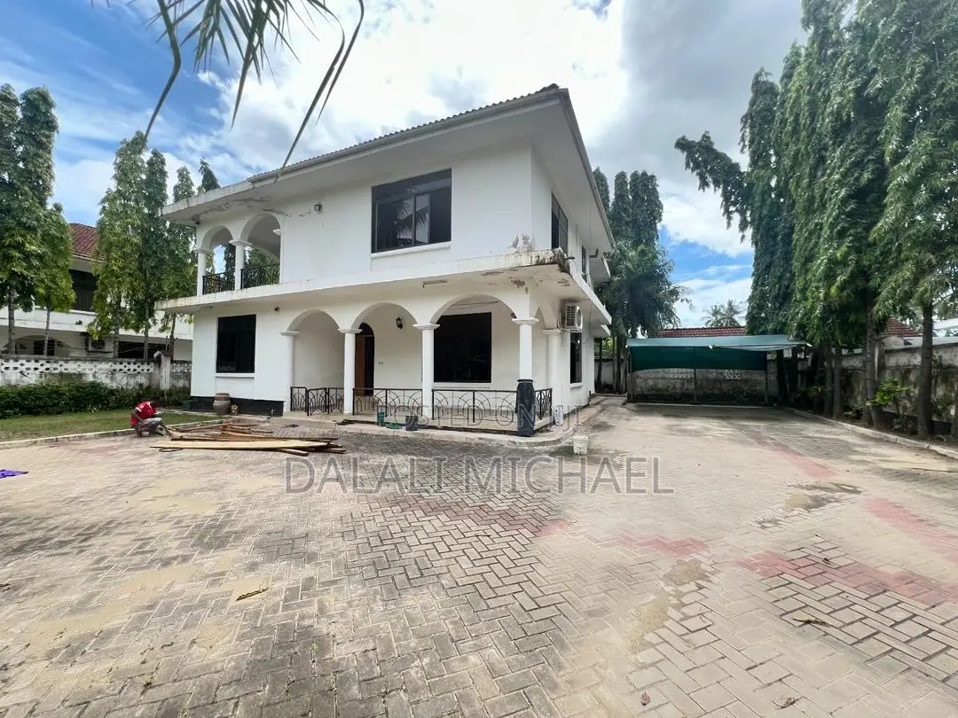 4bdrm Bungalow in Kawe Beach for rent