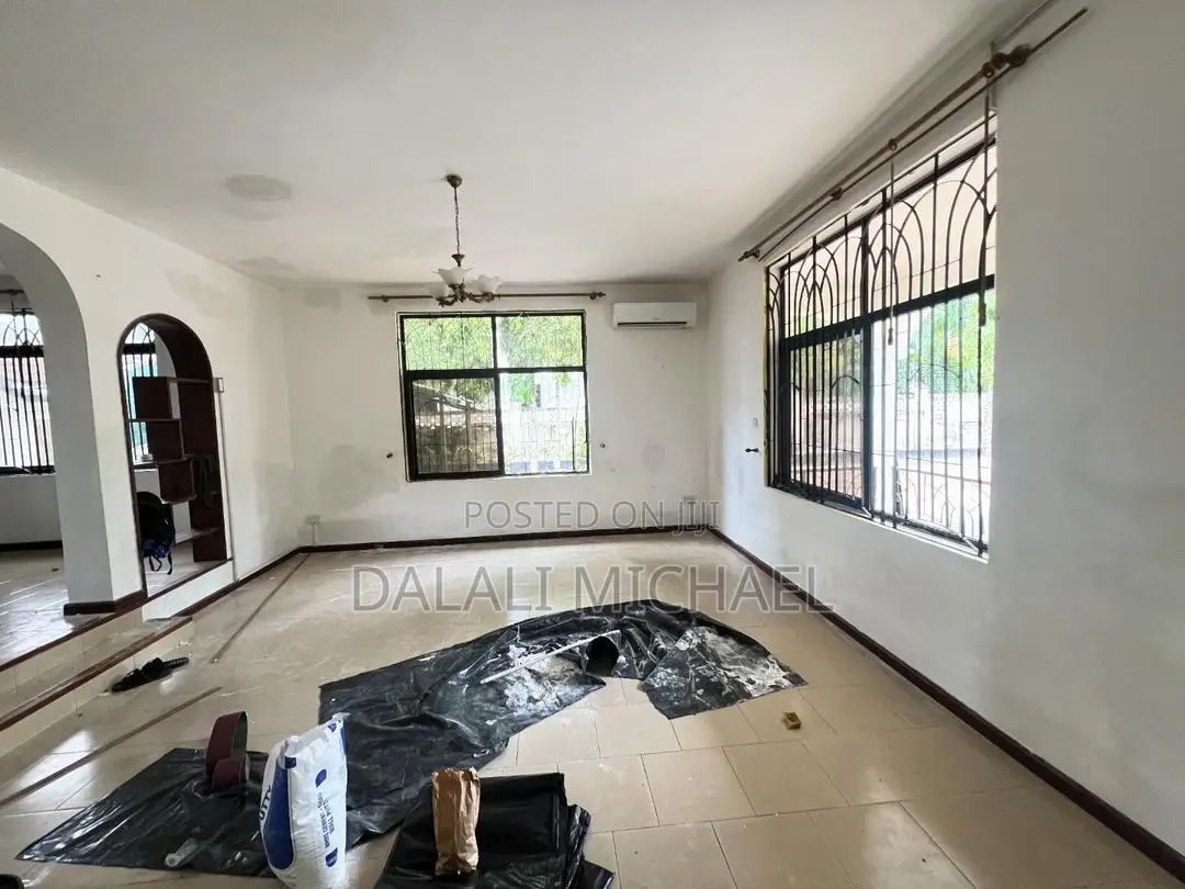 4bdrm Bungalow in Kawe Beach for rent