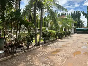 4bdrm Bungalow in Kawe Beach for rent
