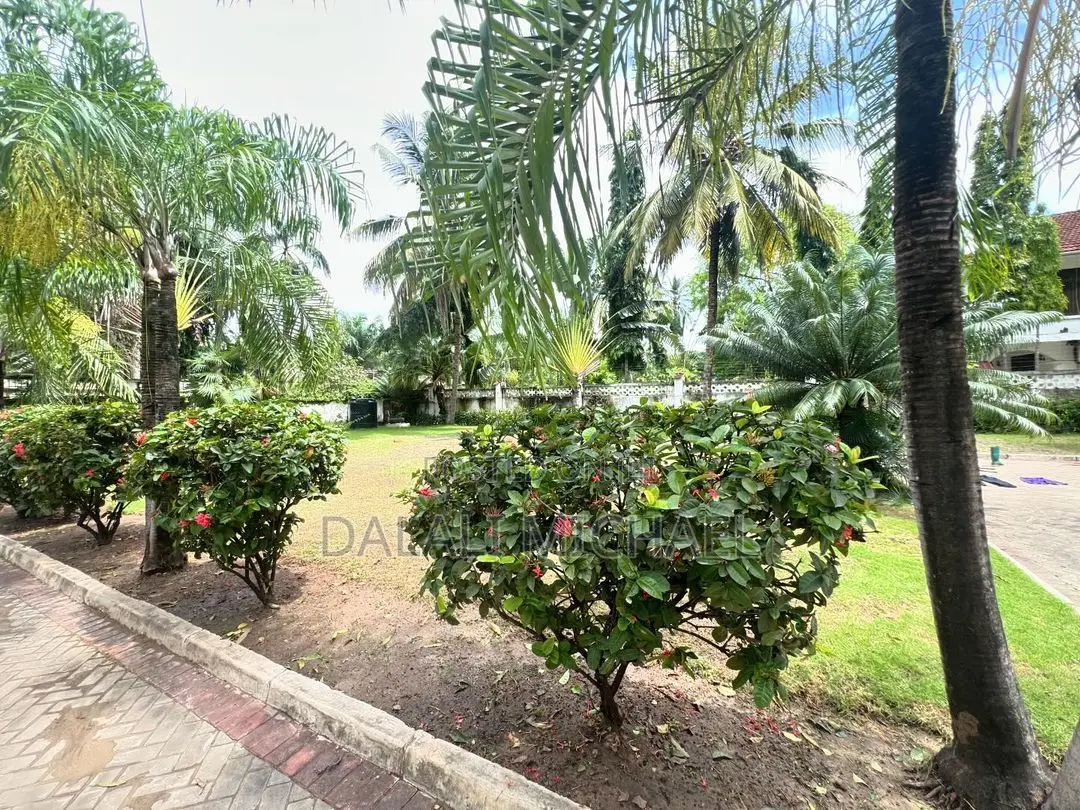 4bdrm Bungalow in Kawe Beach for rent