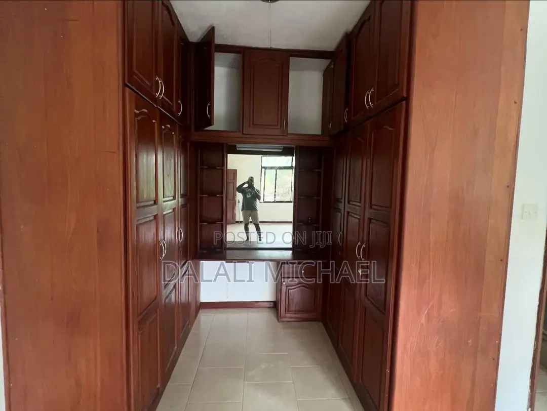 4bdrm Bungalow in Kawe Beach for rent
