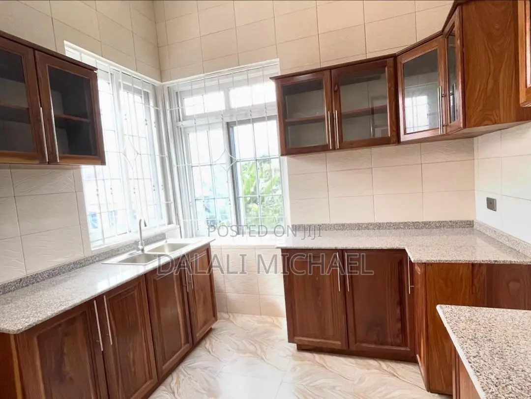 4bdrm Bungalow in Kawe Beach for rent